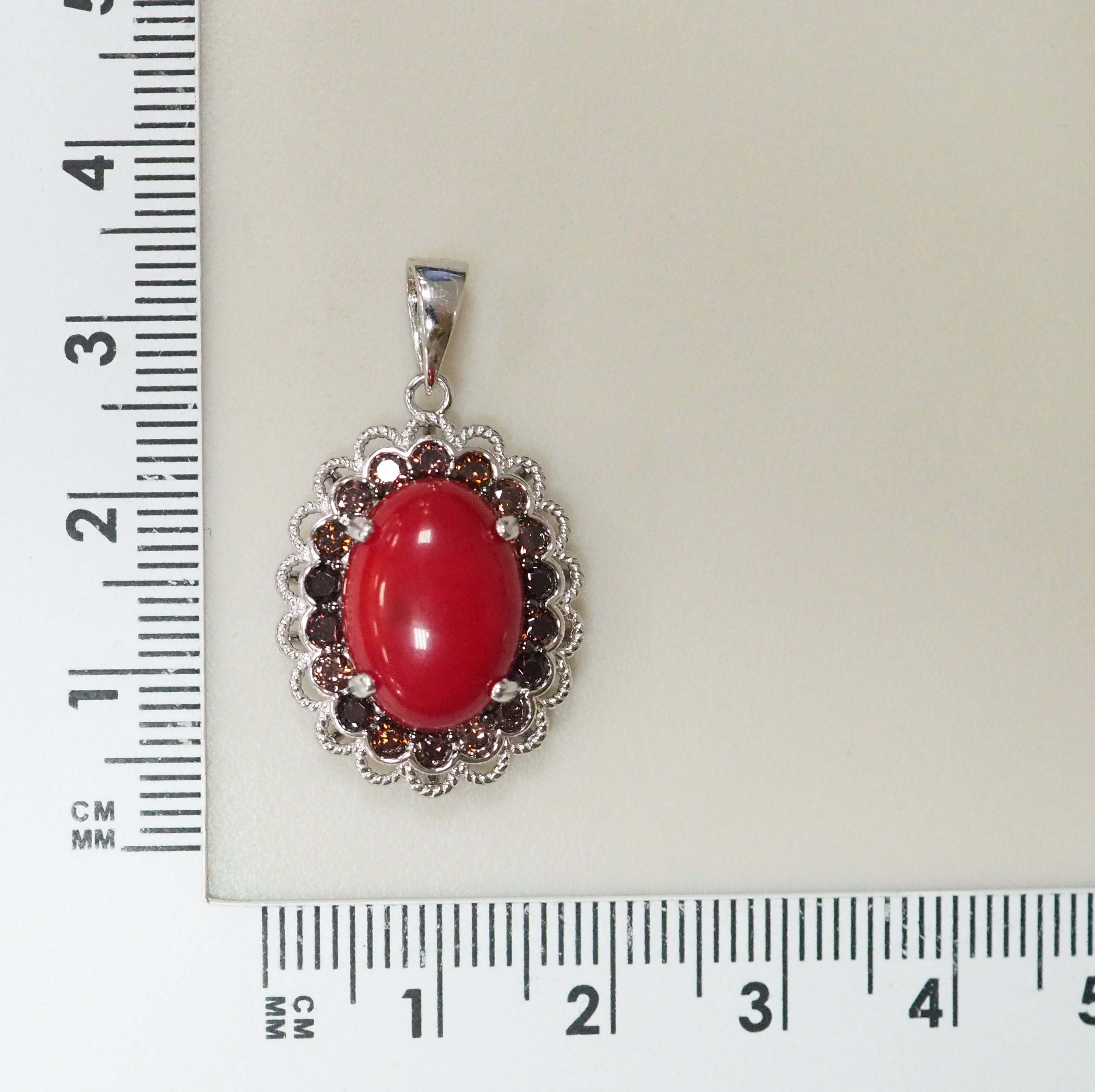 Серебряная подвеска с кораллом